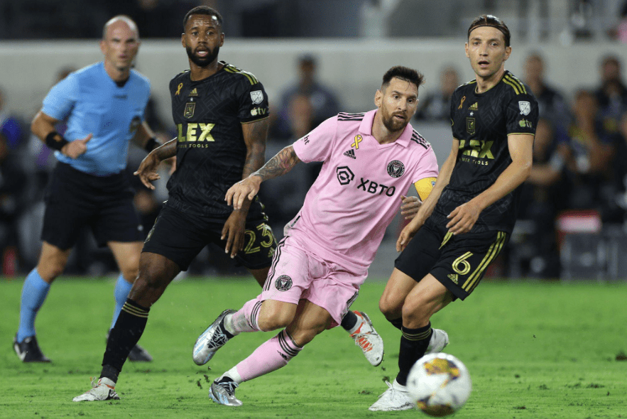 LOL投注平台 - 曼城夺冠后更衣室 